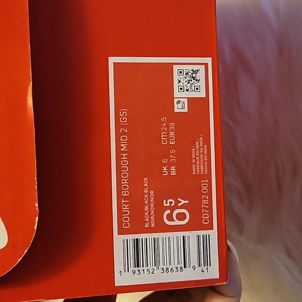 Nike Sneakers - Picture 6 of 7
